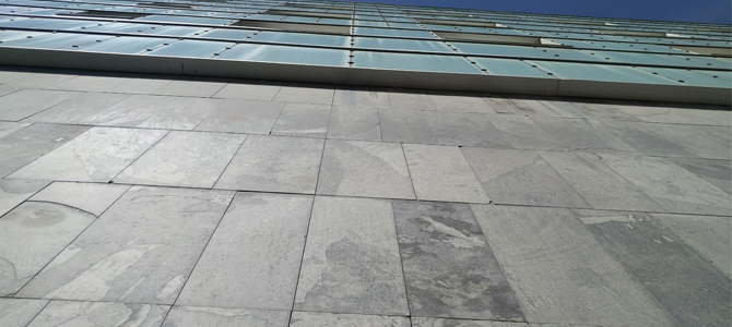 Edificio Sopra Steria revestido con la Pizarra Graffiti CUPA STONE