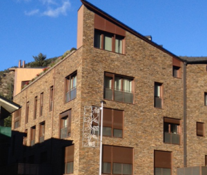 STONEPANEL MULTICOLOR en un edificio de Andorra