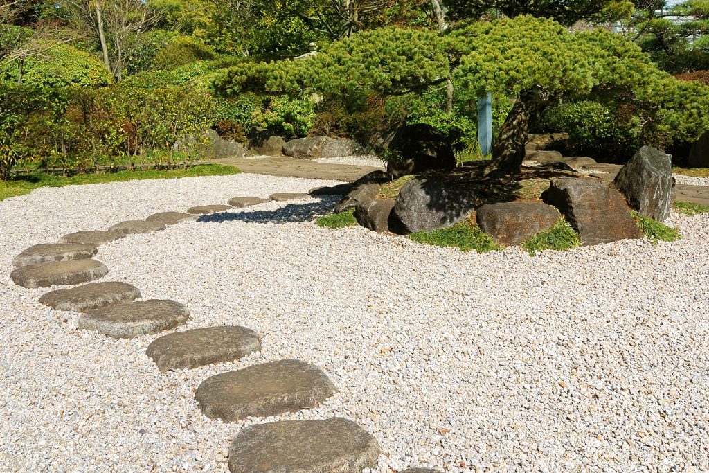 Cómo decorar un jardín con piedras?