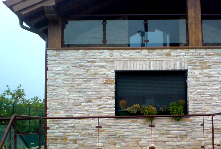 Fachada de Cuarcitas de Villafranca