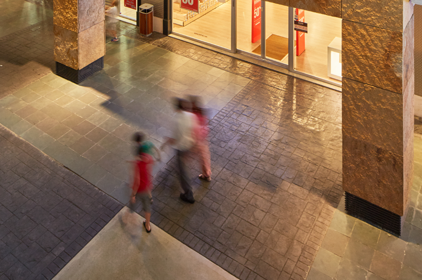 Pìzarra Verde Bosque, pavimento exterior en el Centro Comercial Nassica