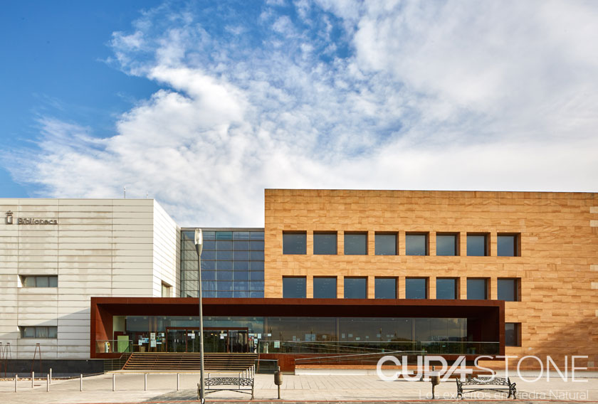 Arenisca Teka CUPA STONE en la biblioteca del Campus de Fuenlabrada