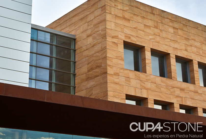 Arenisca Teka CUPA STONE en la biblioteca del Campus de Fuenlabrada