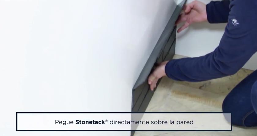 STONETACK: pegar el panel de abajo hacia arriba