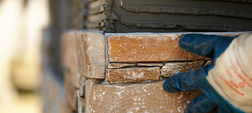 instalacion paneles piedra natural en fachada