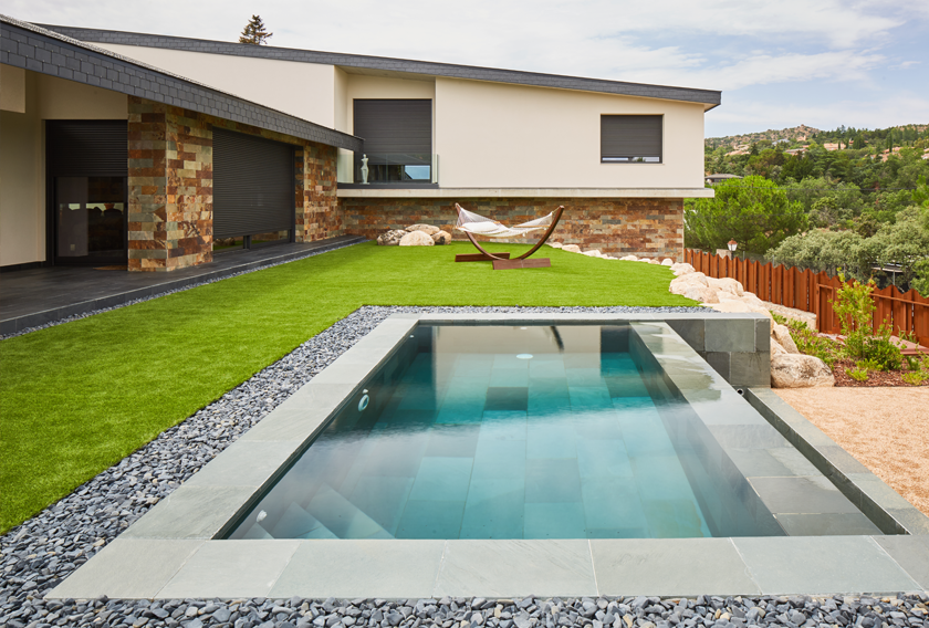 Vivienda en Torrelodones: piedra natural CUPA STONE en suelos y paredes