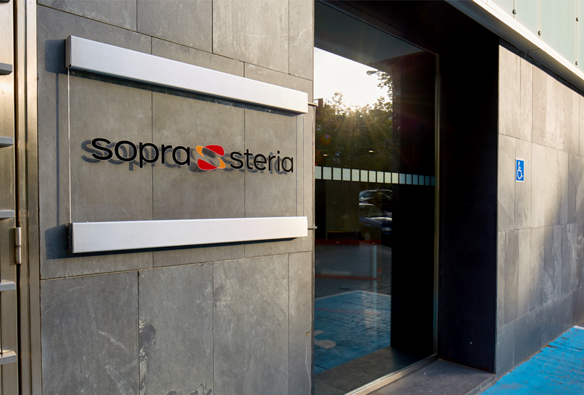 Edificio Sopra Steria revestido con la Pizarra Graffiti CUPA STONE