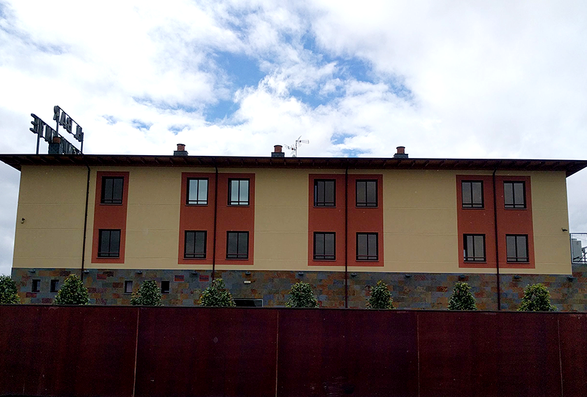 Fachada de Pizarra Multicolor en el Hotel Villamartín 