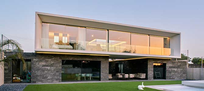 Casa 47 diseñada por el arquitecto Miguel Gonzalez de Arquitopias con paneles Stonepanel Infercoa