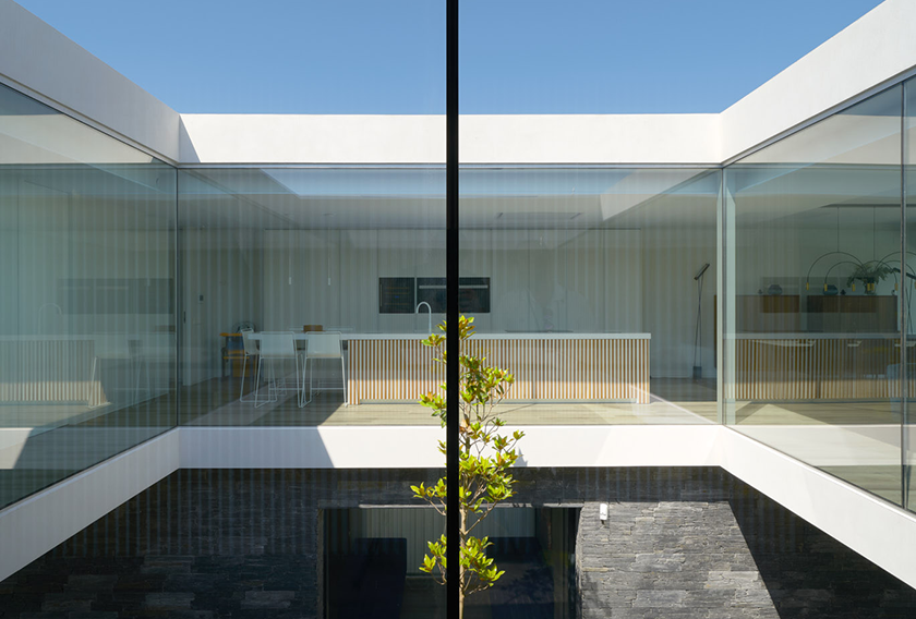 Casa 47 diseñada por el arquitecto Miguel Gonzalez de Arquitopias con paneles Stonepanel Infercoa