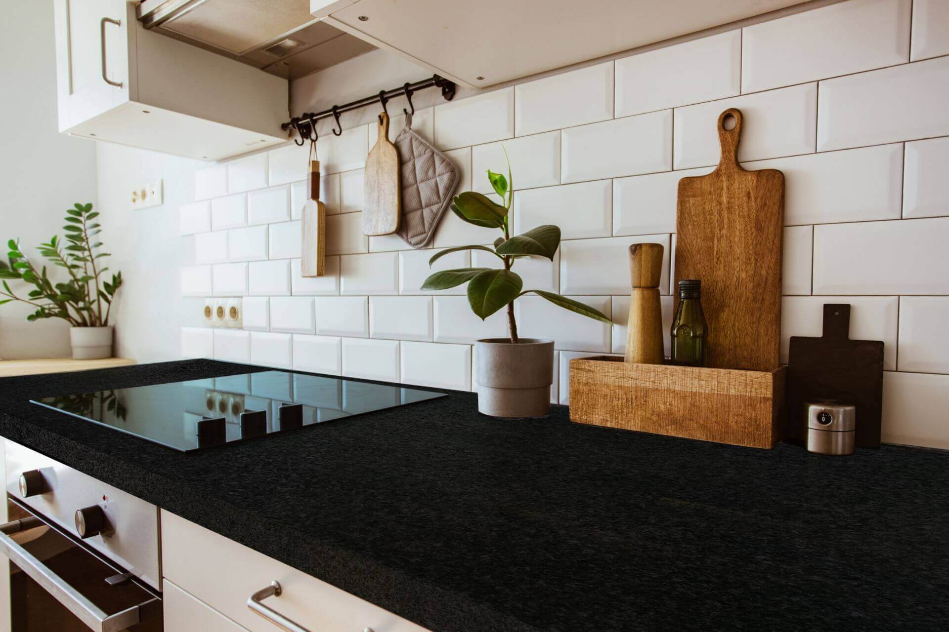 https://www.cupastone.es/wp-content/uploads/2022/03/ferro-black_kitchen.jpg 5