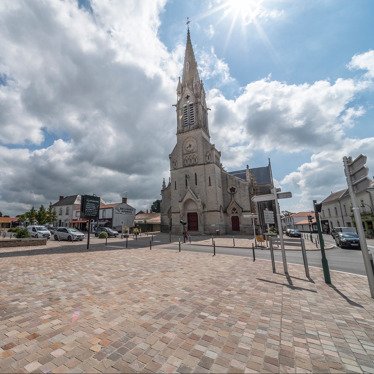 Revistiendo la Place Jean Yole