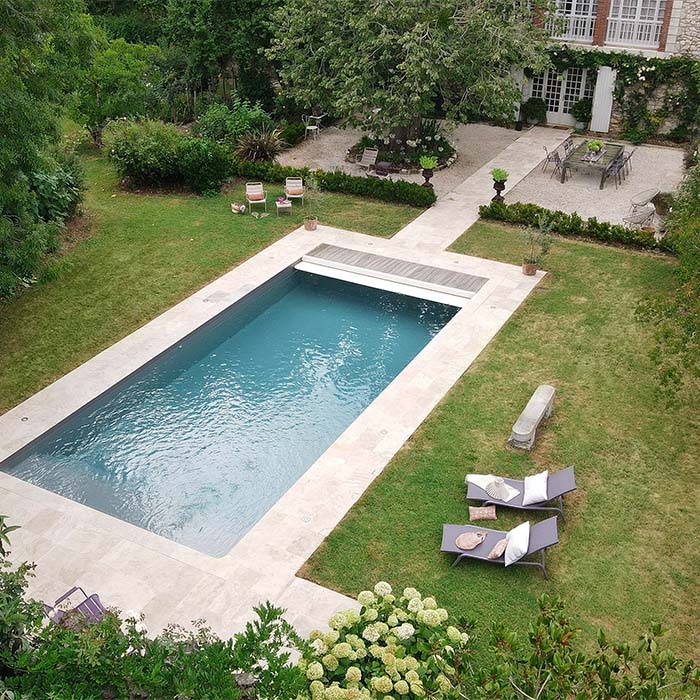 jardin y piscina de chateau monfort exterior