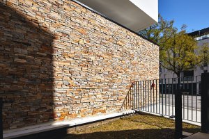 Stoenpanel Doré Fachada piedra natural de tonos dorados, panel premontado de piedra natural STONEPANEL DORE