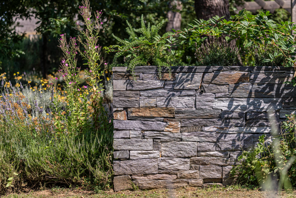 muro pizarra jardin