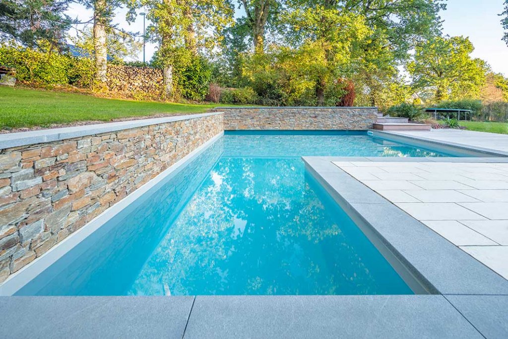 pared stonepanel piscina
